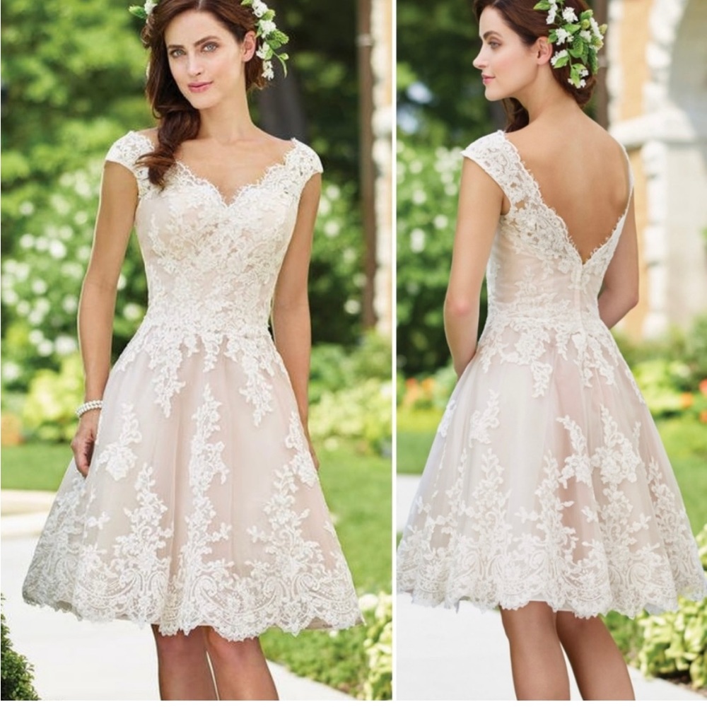 Enchanting Mon Cheri A-Line Lace Tulle Cap Sleeve Short Wedding Dress